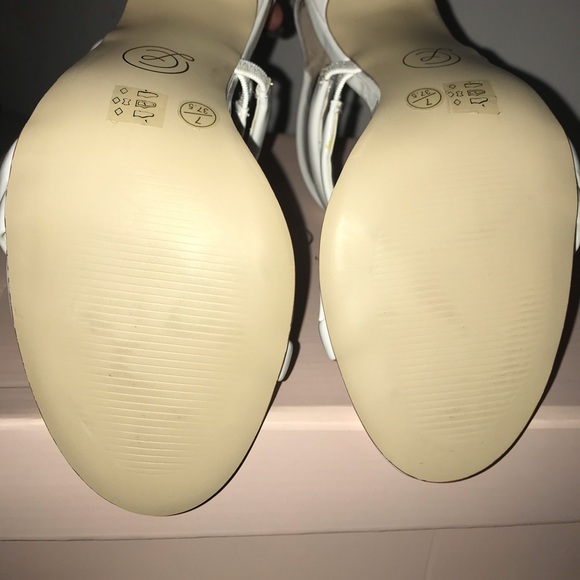 High Heel Pumps - Picture 3 of 5